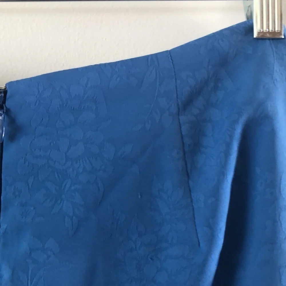 BCBGENERATION Ruffle cinched Tie Blue Size 4 Jacquard Floral Printed Mini Skirt